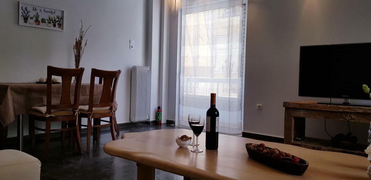 Spacious Apartment In The Historical Center Of Атина Екстериор снимка