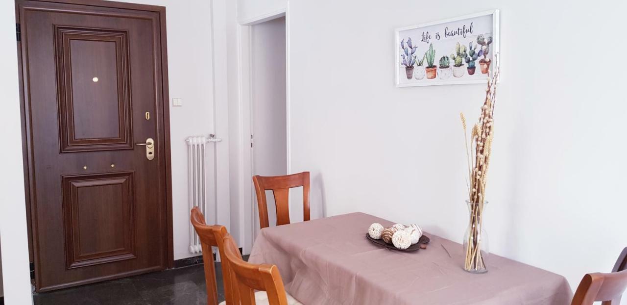 Spacious Apartment In The Historical Center Of Атина Екстериор снимка