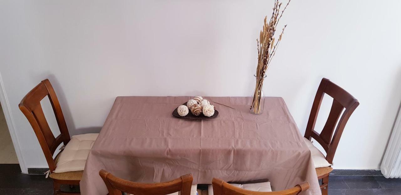 Spacious Apartment In The Historical Center Of Атина Екстериор снимка