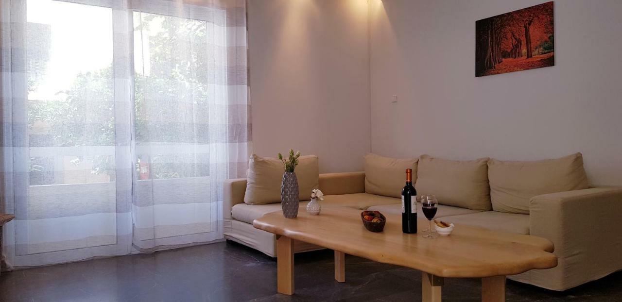 Spacious Apartment In The Historical Center Of Атина Екстериор снимка