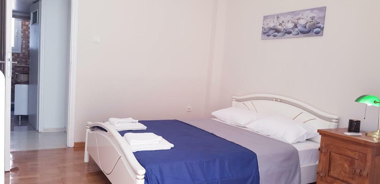Spacious Apartment In The Historical Center Of Атина Екстериор снимка