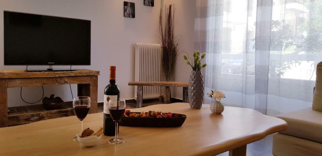 Spacious Apartment In The Historical Center Of Атина Екстериор снимка