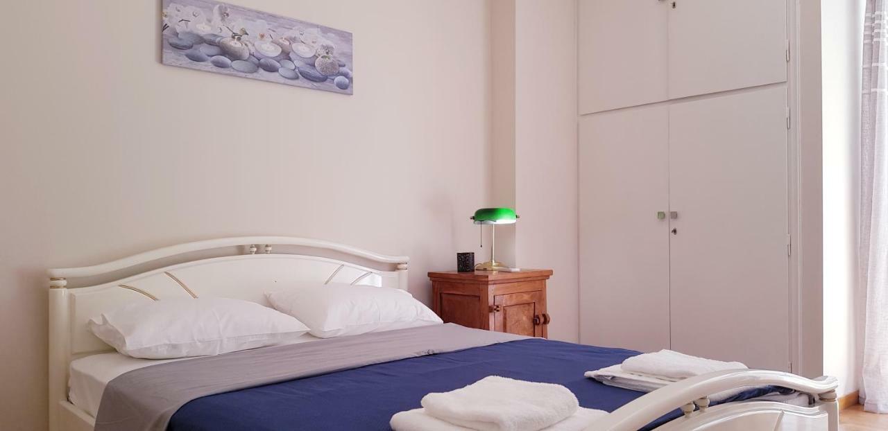 Spacious Apartment In The Historical Center Of Атина Екстериор снимка